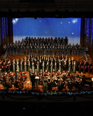Live concert by Irish Christmas In America